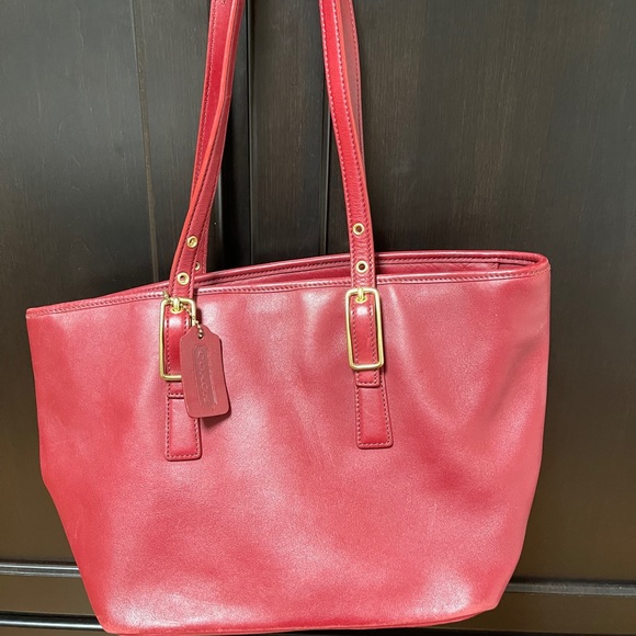 Coach red purse 👛 ❤️❤️❤️ - Picture 2 of 9